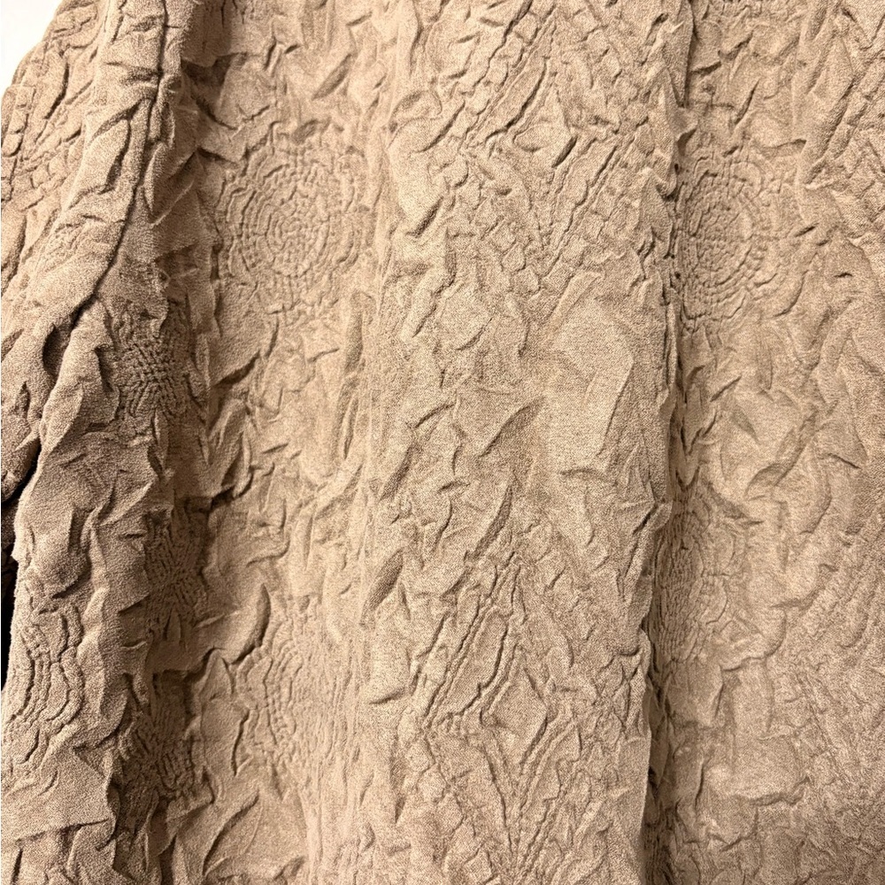 Chico's Travelers Mocha Brown Textured  Wrinkle-Resistant Ruffle Wire Collar. 3 - Picture 5 of 12